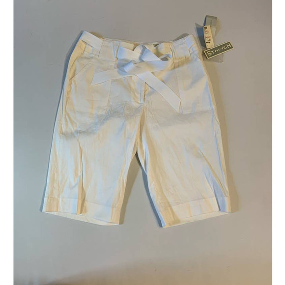 5/ $25 Tweeds white bermuda short 8 - Picture 1 of 7